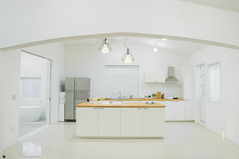 Six Decorative Ideas for White Kitchens