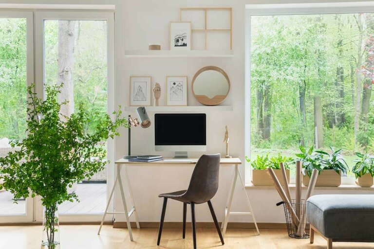 Home Office Windows: Location and Ways to Cover Them