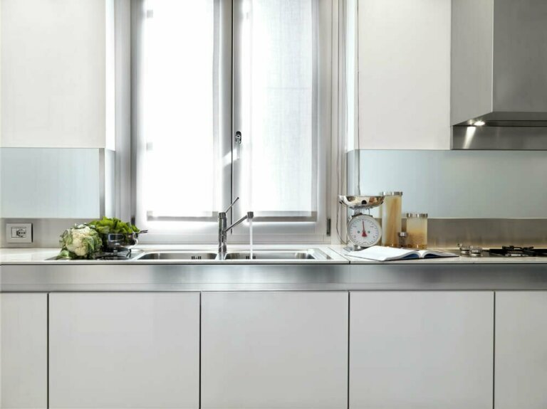 Kitchens With a Metallic Finish: The Latest Trend!