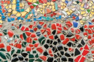 Broken Plates? They Can be Reused For Decoration