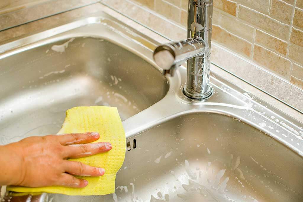 clean kitchen sink tips