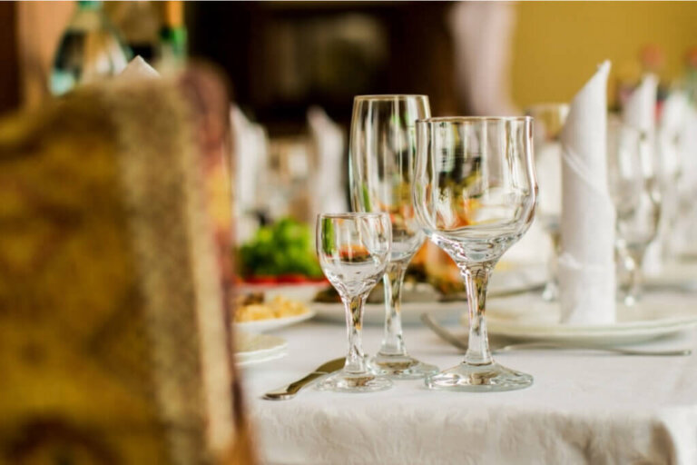 Learn When to Use and Where to Place Different Glasses on Your Table