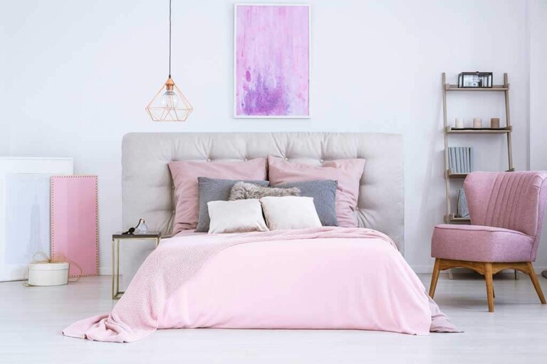 Colors to Create and Paint a Feminine Bedroom