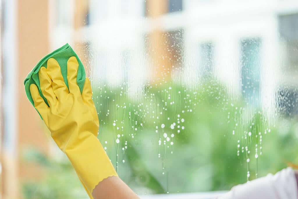 Clean Raining On Window Rainwater stains on windows: home remedies to remove them
