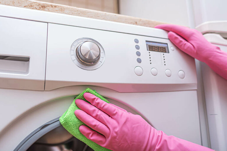 Tips for Cleaning Your Washing Machine and Avoiding Bad Odors