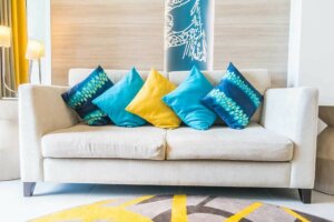 Decorating Your Sofa With Cushions: Infallible Advice