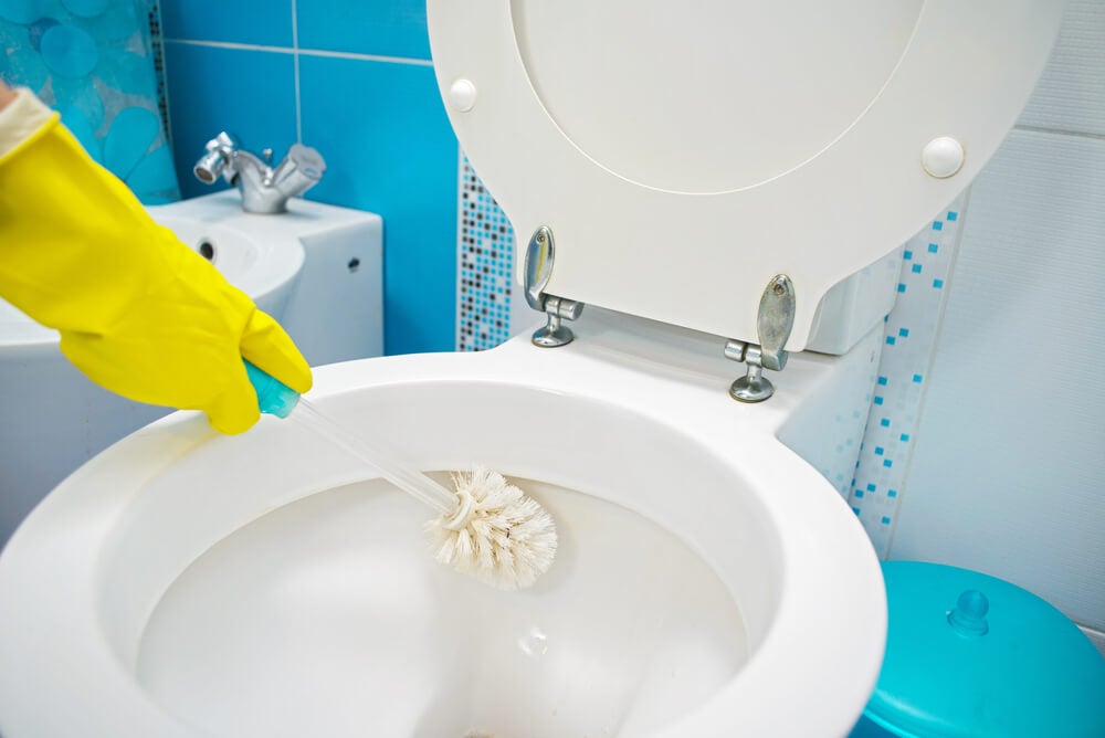 The Definitive Guide to Thoroughly Cleaning Your Bathroom