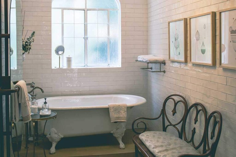 How to Design an Industrial Style Bathroom