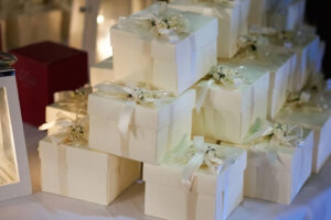 Gift Ideas to Take to a Wedding