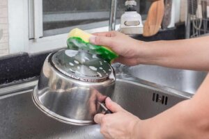 Trending Tricks to Clean Your Pans and Mixer