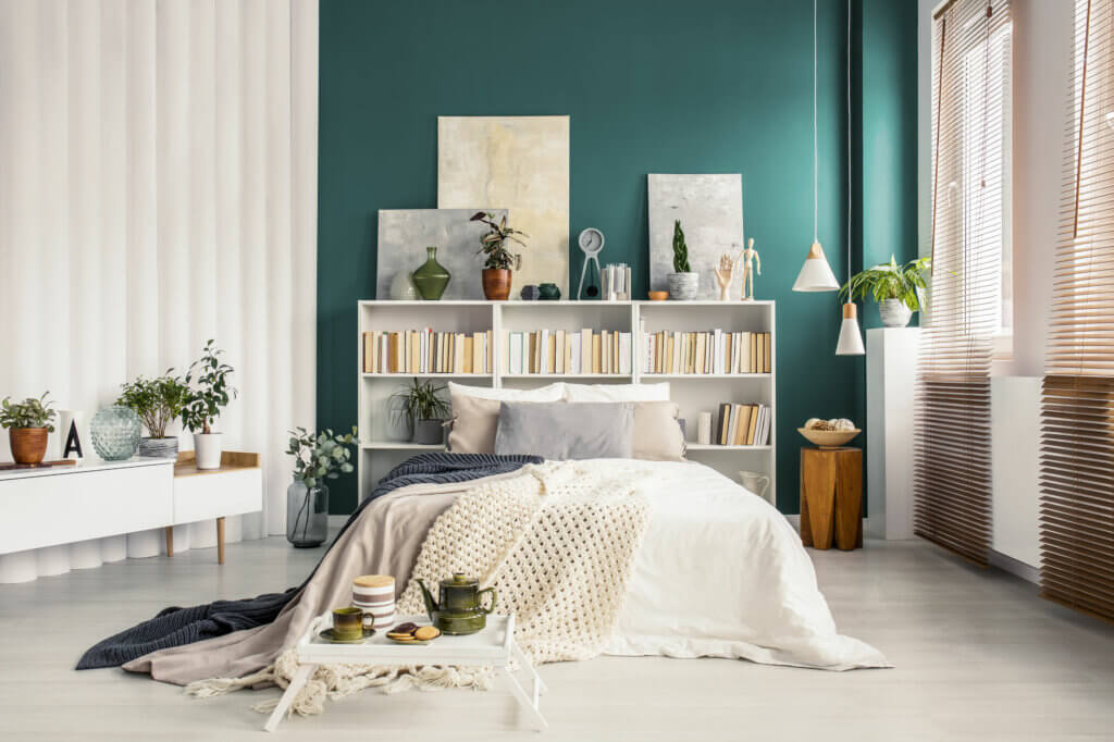 Bottle Green and White: A Sophisticated Combination