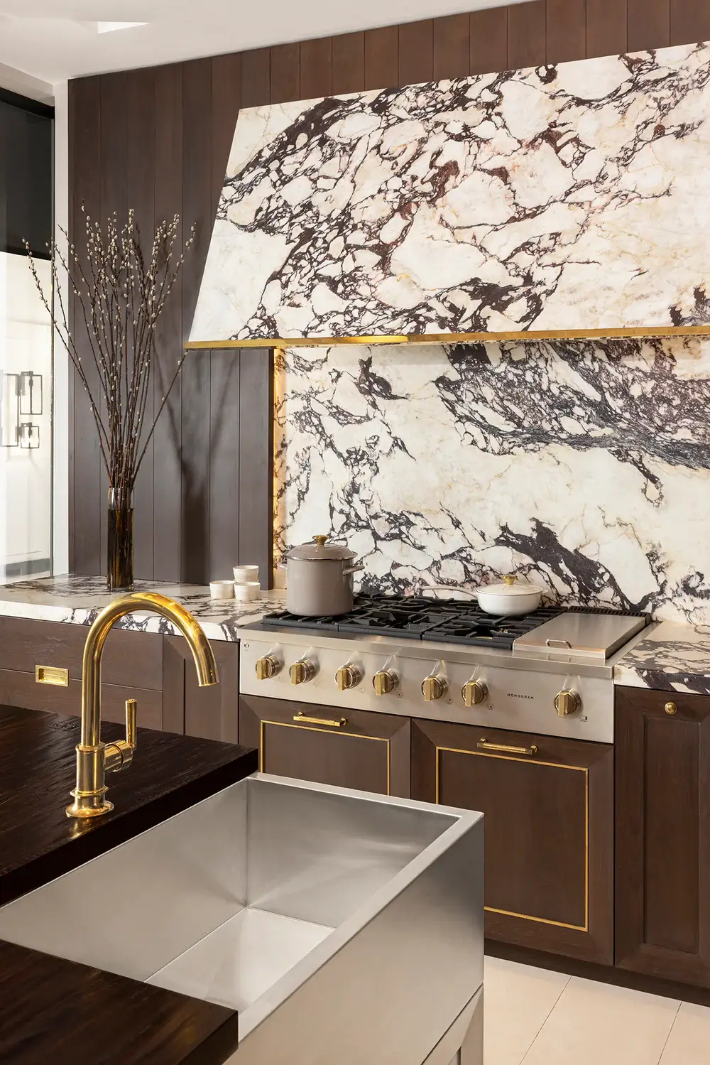Small Viola Kitchen Calacatta Viola: A Timeless Marvel in Interior Design