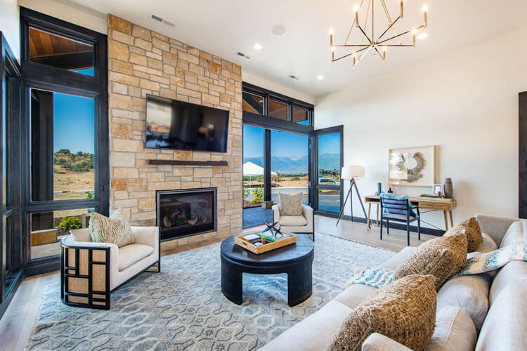 A living room decorated in City Park style overlooking the mountains.